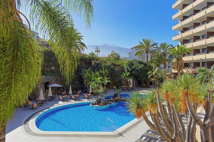 Hotel with Pool