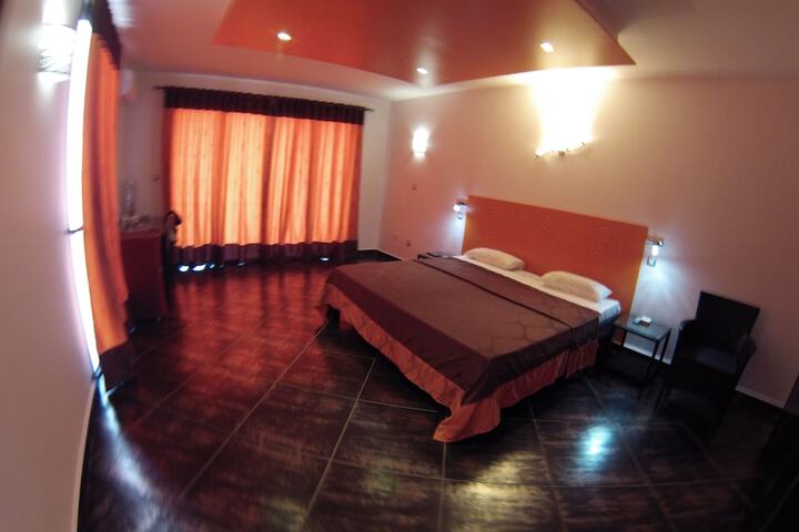 Room 15 of 90