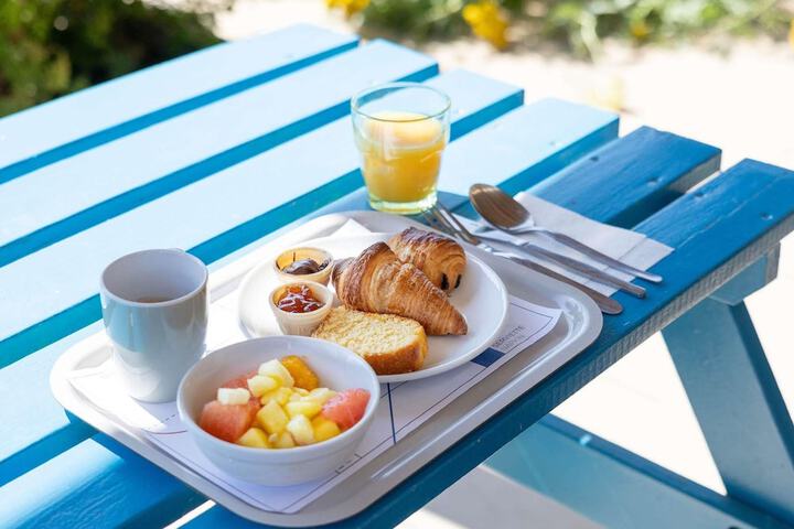Breakfast/Coffee Service 34 of 42