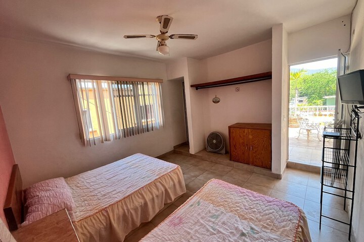 Room 6 of 18