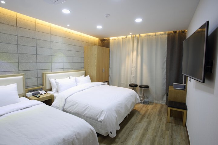 Room 5 of 29
