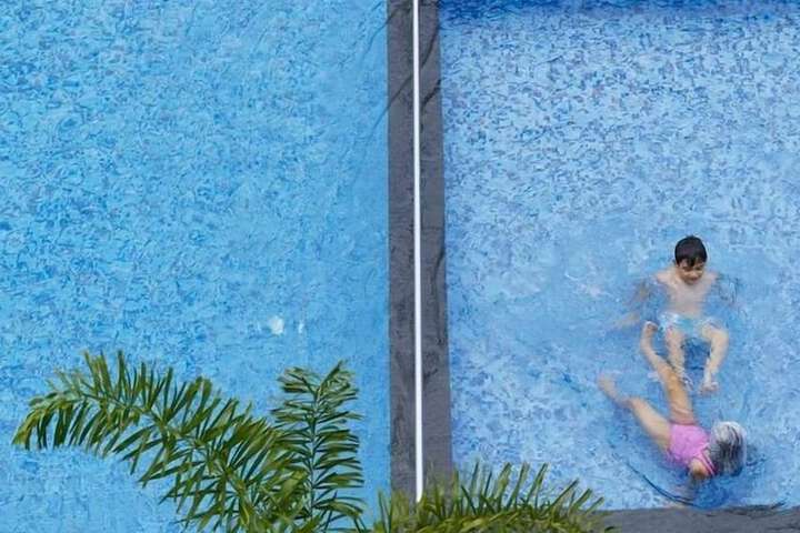 Hotel Pool