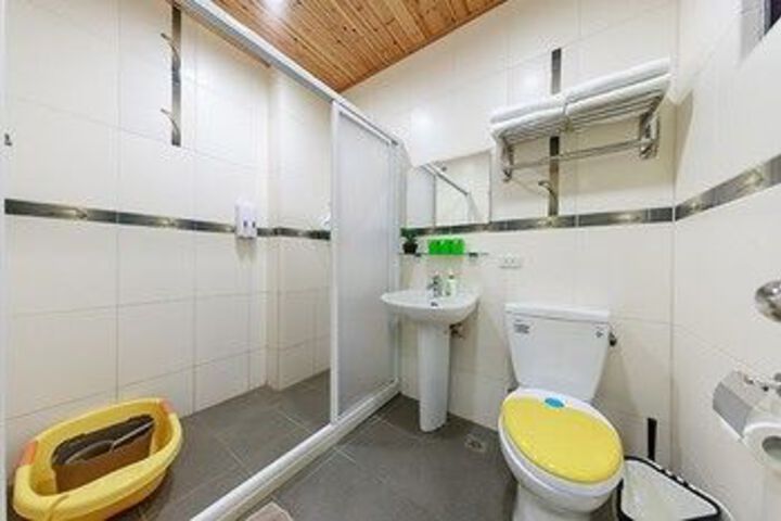Room 2 of 17