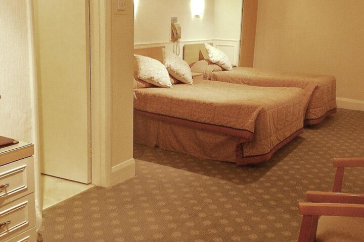 Room 17 of 40