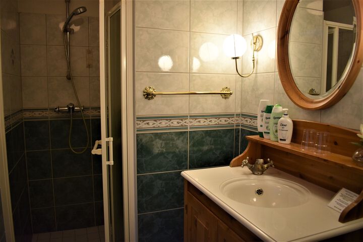 Room 10 of 84