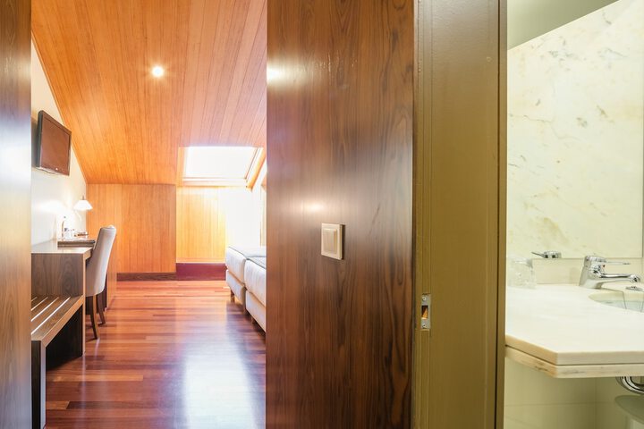 Room 10 of 91