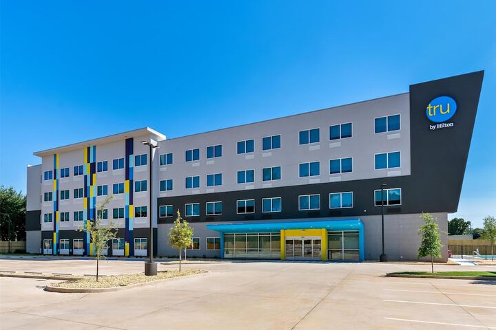 Tru by Hilton Pensacola I-10 North Davis Highway in Pensacola, FL