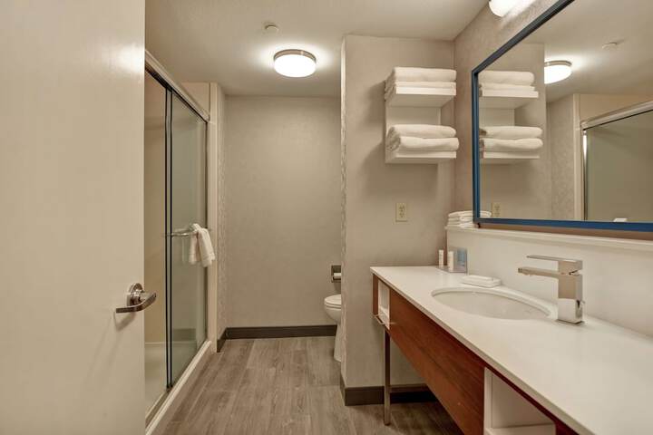 Room 27 of 40