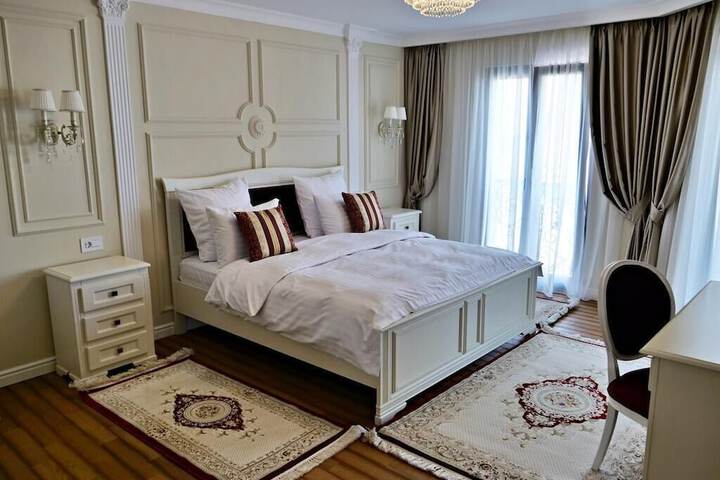 Room 8 of 27