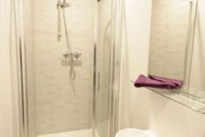Room 2 of 7