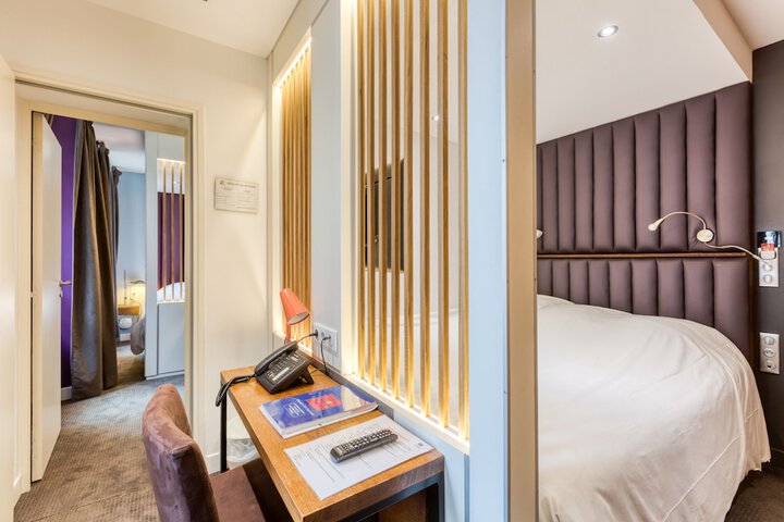 Room 25 of 53