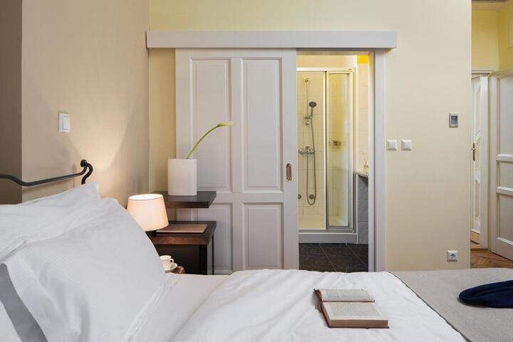 Room 12 of 102