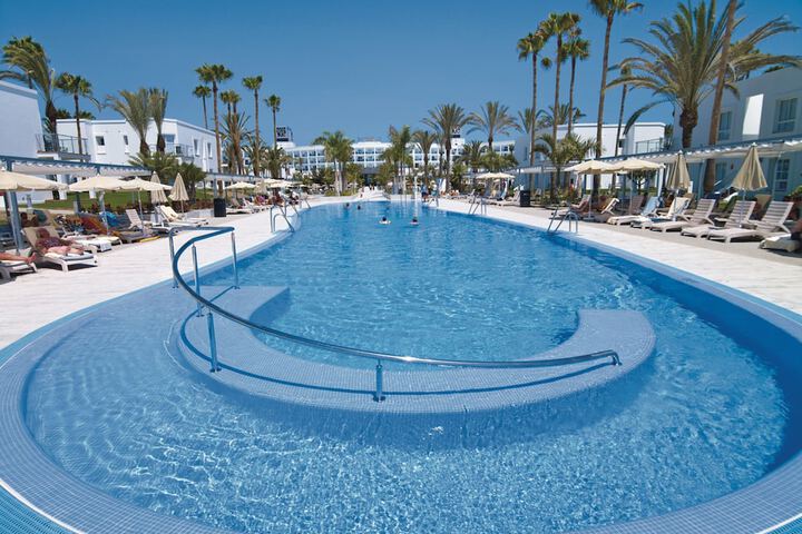 Hotel Pool