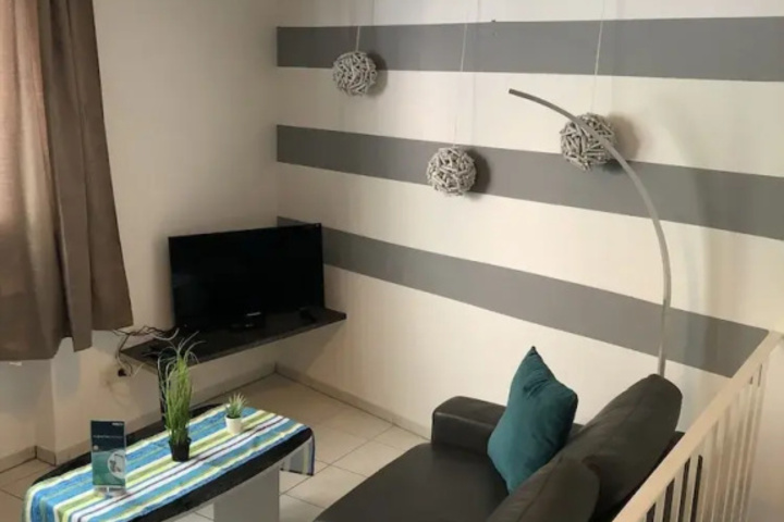 Room 11 of 16