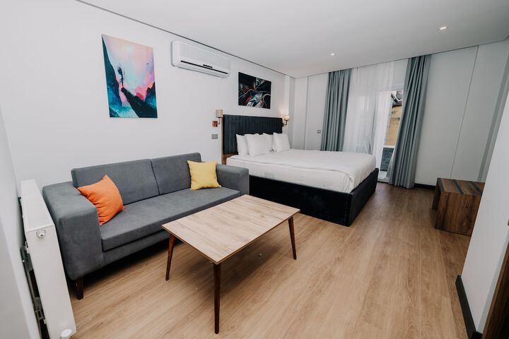 Room 3 of 21