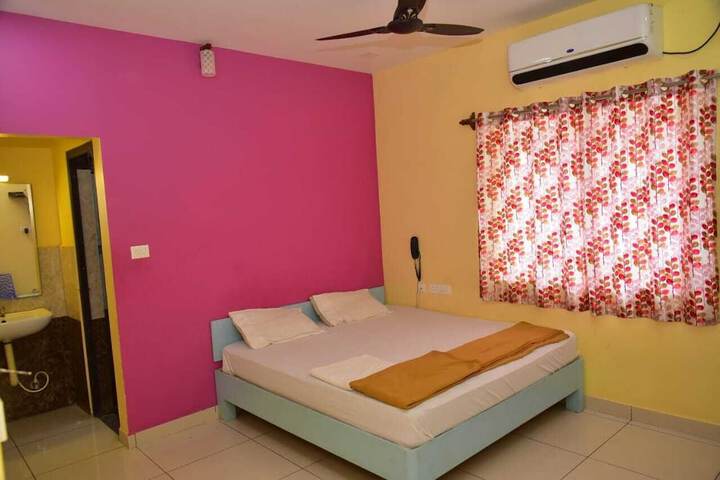 Room 5 of 18