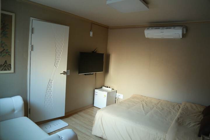 Room 3 of 52