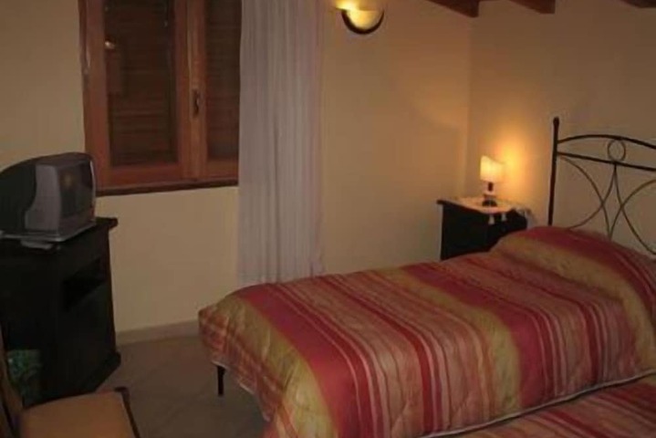 Room 16 of 34