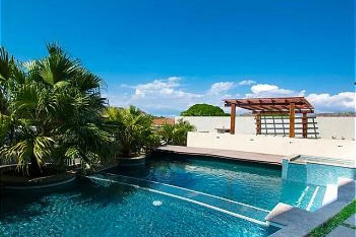 Pool 12 of 16