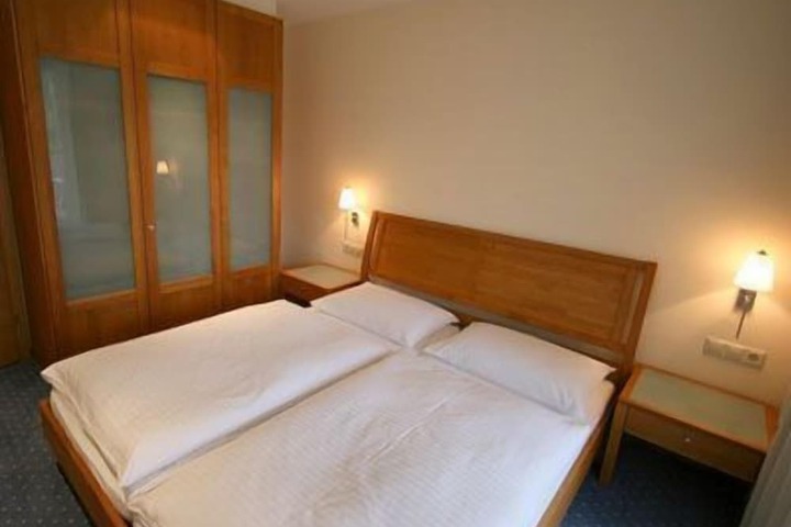 Room 15 of 89