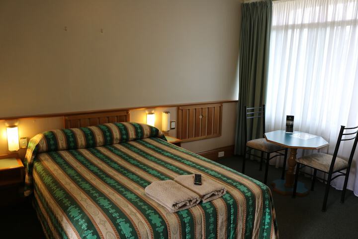 Room 8 of 32