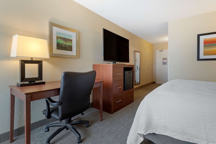 1 Queen Bed Refrigerator (7 of 10)