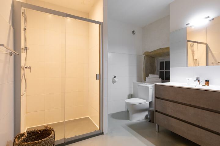 Room 32 of 43