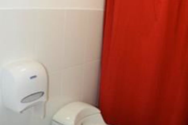 Room 4 of 83