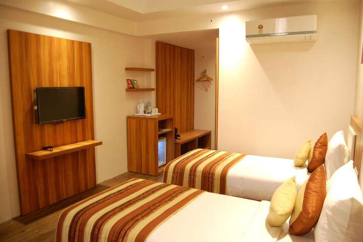 Room 13 of 35