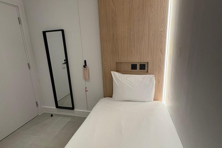 Room 2 of 6