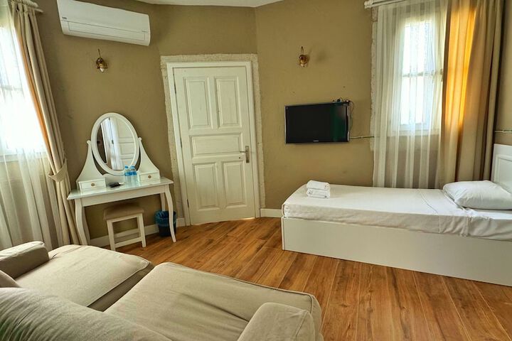 Room 33 of 57