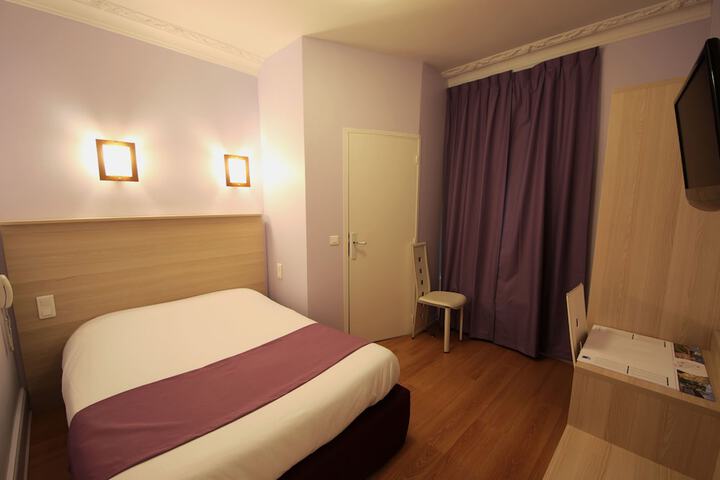 Room 32 of 46