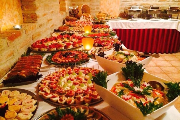 Dining 74 of 99