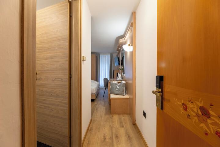 Room 50 of 180