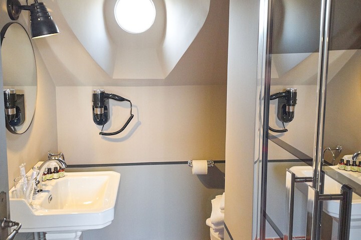 Room 2 of 37