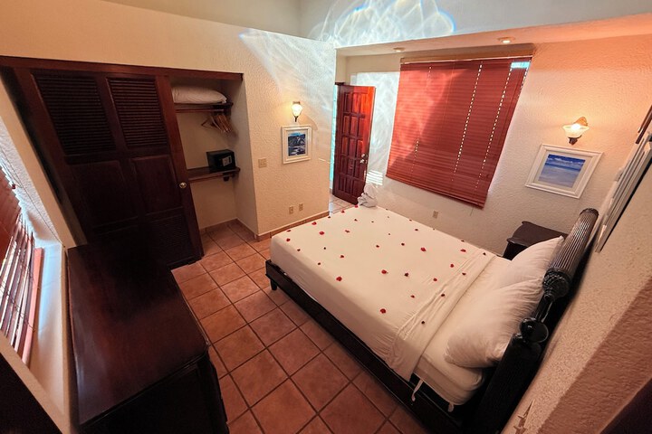 Room 37 of 172
