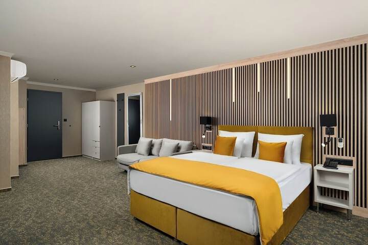 Room 25 of 61