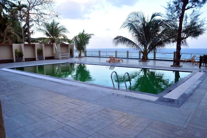 Pool 44 of 68