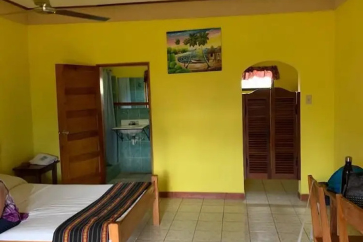 Room 6 of 9