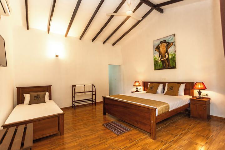 Room 4 of 35
