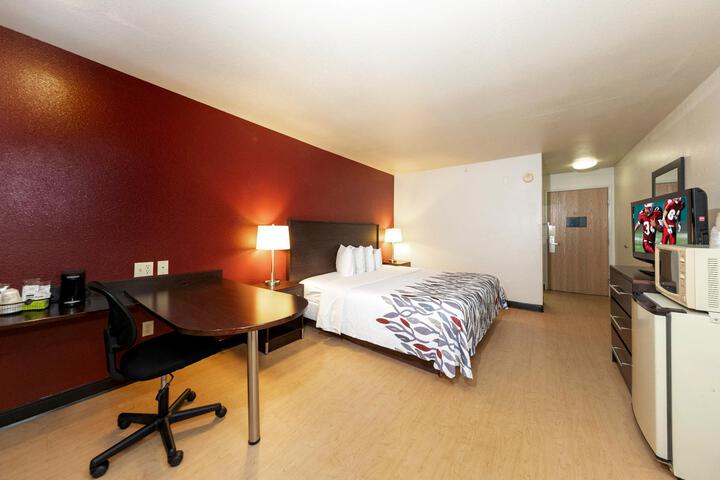 1 King Bed (12 of 13)