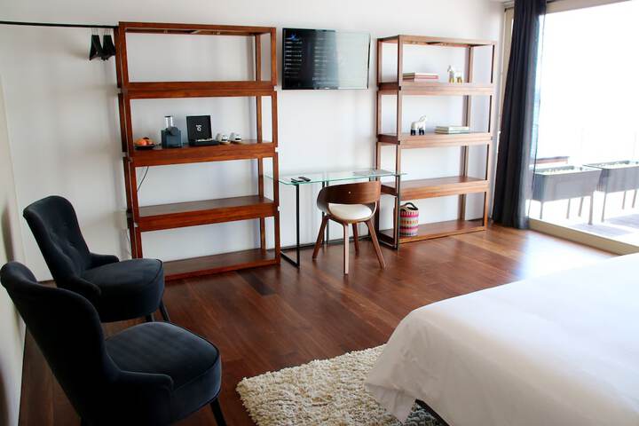 Room 42 of 90