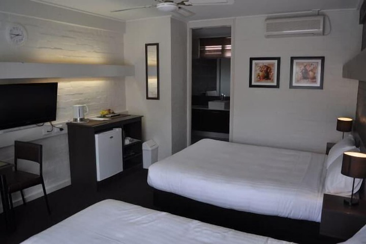 Room 4 of 46