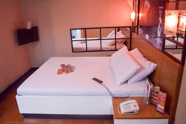 Room 4 of 20