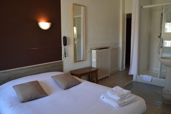 Room 10 of 33