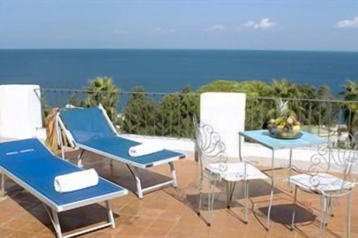 Sundeck 29 of 31