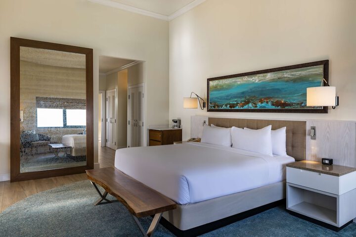 Room 34 of 237