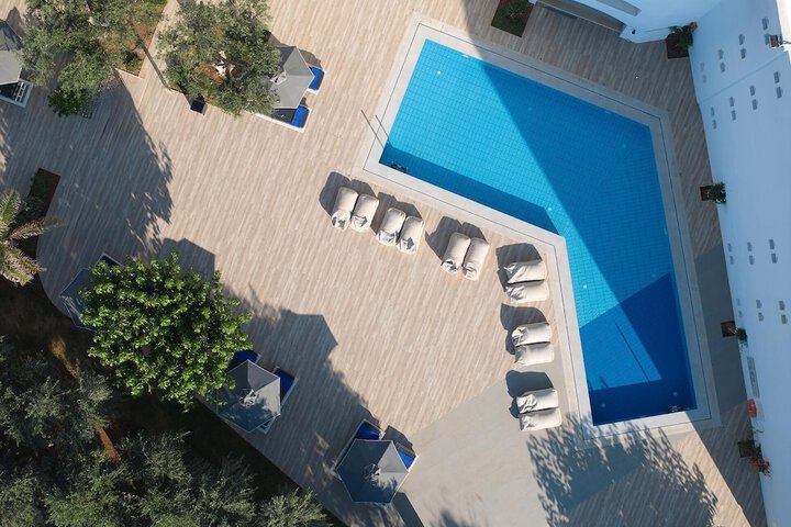 Pool 135 of 242