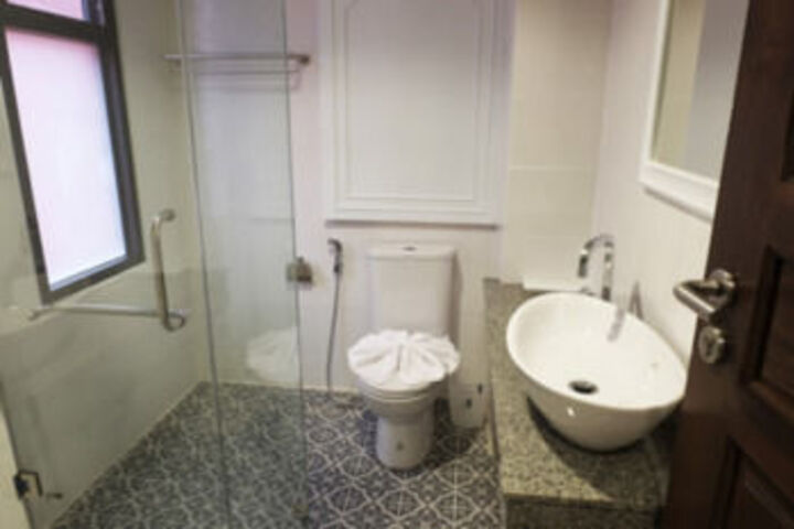 Room 10 of 145