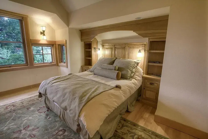 Room 5 of 19